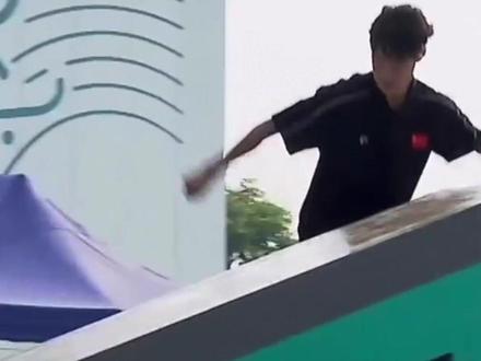 亚运滑板速报
亚运会男子滑板街式预赛刚刚结束,日本滑手Ginwoo表现出色,在预赛中就拿出了世界级水准,以预赛第一杀入决赛,中国滑手张杰和苏建军,发挥稳定,以预赛第三和第五冲入明天的决赛。
#亚运会 #滑板