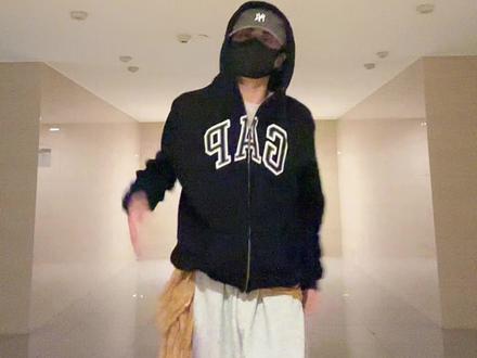 跳星奇摇比喝中药更管用~#星奇摇 #爆了dj #慢摇 #抖音热门舞蹈计划 #卡点舞