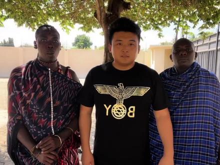 教非洲保镖做爆米花,结果环节出错,看看做成了什么?