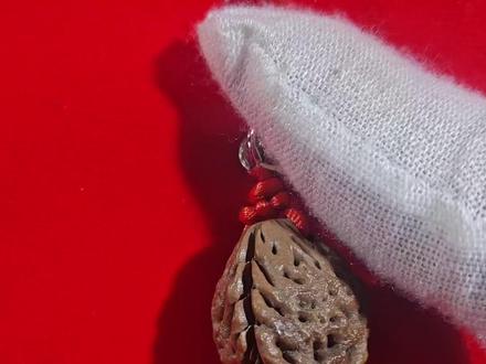 关于桃枭佩戴的争议,今天只讲实在话:没有属相不能戴#桃枭 #桃枭有什么作用 #桃枭的作用 #桃枭福袋