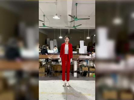 @DOU+小助手 #卡点变装 #变装 衣服颜色渐变教程#轻而易剪 @剪映