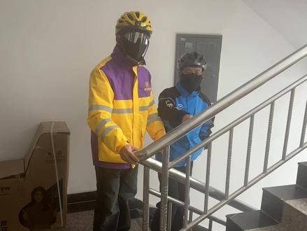 这两人加起来该有一百多个心眼吧?#外卖小哥 #送外卖 #搞笑 #原创作品 #百亿流量扶持