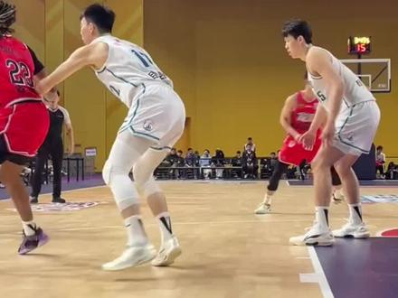 #广州队90 -103 #青岛队 ,麦考尔受伤后首次归队上场