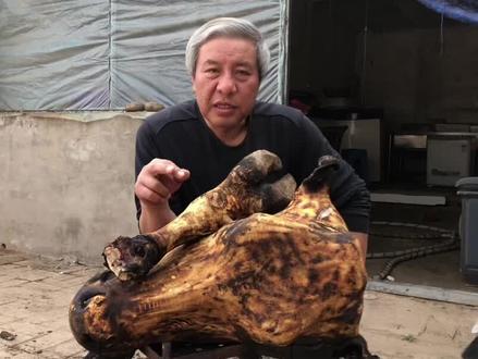 高人工成本,古法火烧去毛制作的猪,牛,羊头,蹄更健康#传统手艺 #食品安全 #乡村味道 #舌尖上的美食 #生活的烟火气息