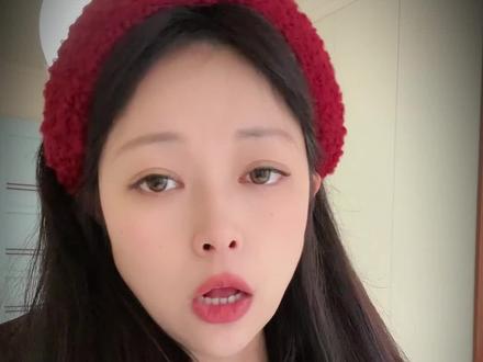 欧洲奶粉召回事件完整时间线,宝妈必看 【事件时间线 - 最新版】
• 1月5日: 雀巢首次召回(SMA、BEBA、NAN、Guigoz品牌,约60国)#奶粉召回#婴儿奶粉 #食品安全#爱他美#批次号查询
• 1月21日: 拉克塔利斯召回Picot(18国)
• 1月23日: 达能召回爱他美(英国/爱尔兰)
• 1月24日:
达能召回Almirón(西班牙)
达能召回Gallia、Blédilait(法国)
• 1月26日:
Babybio加入召回
达能向德国批发商发出撤回通知(爱他美3批次)
• 1月27日:
扩散至中东四国(阿联酋、科威特、巴林、阿曼)
英国新增爱他美1段召回批次
• 1月29日:
达能德国召回正式确认(至少3批次爱他美,生产期2025年5-8月)
【核心事实】
✓ 欧洲疾控中心已确认1例儿童病例(已康复)
✓ 召回原因:蜡样芽孢杆菌毒素
✓ 截至1月27日累计427批次(来源:Reddit家长统计)
✓ 中国市场:海关总署确认未通过正规渠道进口
【家长自查3步骤】
1️⃣ 访问法国官方召回网站
rappel.conso.gouv.fr
2️⃣ 输入产品批次号(罐底)
3️⃣ 如在召回名单→立即停用+联系客服
【关键提问清单】
致电品牌客服时可询问:
• ARA原料供应商具体信息?
• 是否直接采购or经中间商?
• 第三方检测报告能否提供?
【理性看待】
这次事件反映的是全球供应链复杂性问题,不针对某个品牌。留下你的奶粉品牌+批次号,我帮查询