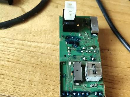 日产天籁主门车窗玻璃升降不好用通病维修方法。