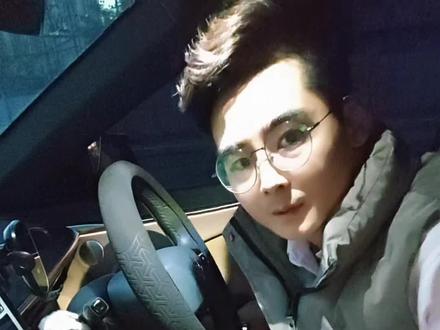 #极狐阿尔法t5 中控扶手箱延长盒来了。