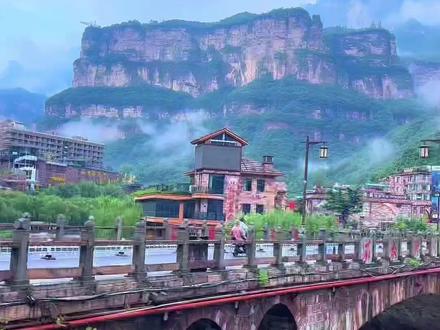 今天为大家分享石板岩一日游自驾路线,全程景点免费,路况良好,风景绝美,适合周末自驾游:🚗石板岩小镇→→鲁班天梯→→高家台→→井底村🚗🚗🚗#自驾游 #南太行 #路线 #攻略 #石板岩