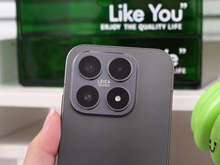 你可能没用过🤫 小米这5个技巧太香了 说实话,小米很多实用功能真的不会主动“提醒”你。我也是最近闲着翻设置,才发现原来藏了这么多小细节,用起来还挺上头。
比如三指长按就能区域截屏,不用截完整张再慢慢裁;输入“shijian”直接生成当前时间,写笔记、回消息都省一步;扬声器进灰了,对小爱说一句“手机清灰”就能用声波震出来;把传送门打开后,还能无水印存图,很多人压根不知道;相册里的魔法换天也挺好玩,普通天空换个氛围,照片感觉都不一样了📷
这些功能单独看好像不起眼,但一旦用顺手,就很难回到原来的操作方式。你平时会用到几个?评论区来对个答案。