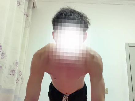 给我试红温了#平板支撑手势舞大挑战 #俯卧撑 #平板支撑卡点