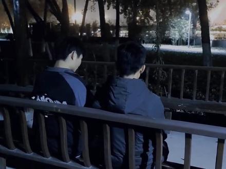 终于体会到那时够张怀民被凌晨叫起来散步的心情了@远之的黑马 😂😂😂#记承天寺夜游 #大学宿舍 #映核计划