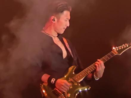 舞台左边这个区,真的很容易拍成Jason Kui直拍深圳第二晚《前前后后左左右右》#谢霆锋 #谢霆锋演唱会 #谢霆锋深圳演唱会 #谢霆锋进化演唱会 #巡演日记