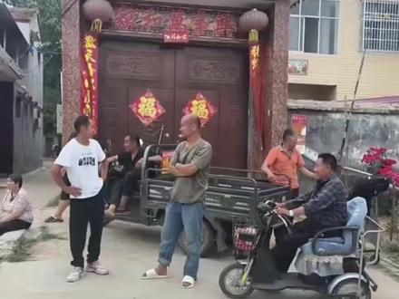 起初我对别人叫他狼王还不以为然,直到看到他盖的房子#狼堡 #喜羊羊与灰太狼 #动画片 #童年 #灰太狼