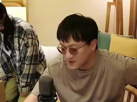 去三亚的老师有点小激动了吧!记得多发现场视频#二饼胡拉#力哥拉二胡#抖音嘉年华#二饼力哥三亚行