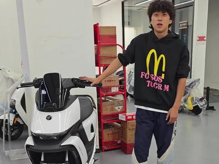 九号M3 100 号M3100|到货!
三年磨一剑,M系列完全体✅
四透镜大灯+3000W动力+ABS/TCS
性能与颜值,直接拉满⚡ #九号电动全新M3系列 #高能实力专业通勤王 #九号电动车 #即墨九号