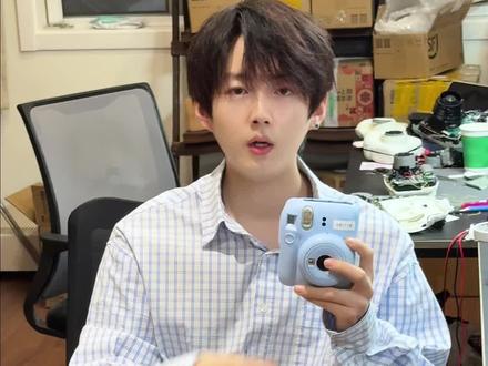 拍立得相纸漏墨了怎么办⁉️ 守护神这个教程可以很安全的清理漏墨,但是仅限于mini7/8/9/11/12等型号 其他型号还是要交给专业维修师清理哦#拍立得守护神 #拍立得维修 #上海拍立得维修 #拍立得漏墨 #拍立得