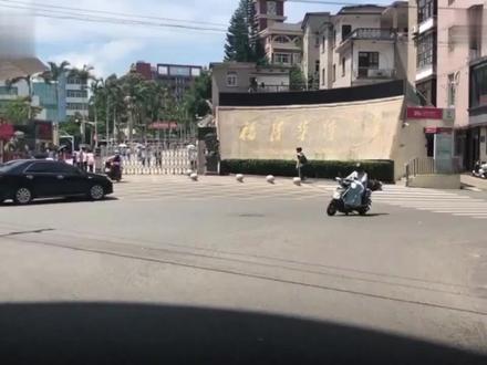 学生反映考场无空调影响高考公平 教育局:结合实际用冰块降温