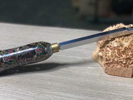 国外大神变废为宝,利用废旧的啤酒瓶盖加上环氧树脂胶水打造手柄 #制作过程 #工匠手艺 #匠人精神 #diy #极度舒适