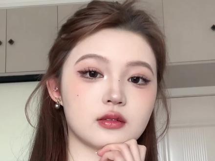 妆教来啦~半扎鸡毛头+气质妆绝配!
#方圆脸妆容 #化妆vlog #妆教 #fyp