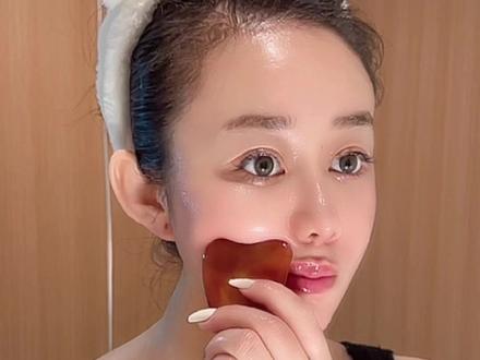 跟着不老神水谷雅子一起做冻龄女神#面部刮痧 #护肤美容
