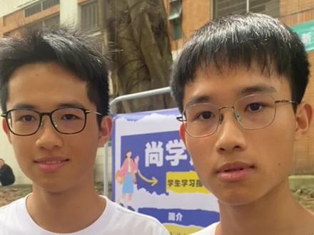 #华工 2024级新生入学,佛山#双胞胎 一同入学,新校长和我们一样,也在第一时间区分谁是哥哥谁是弟弟 #开学季