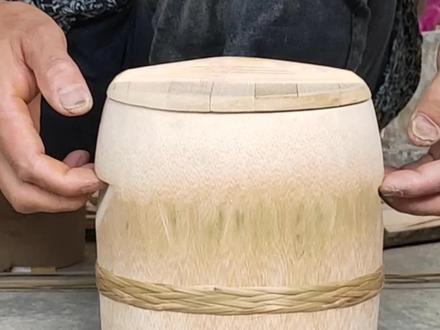 竹制蒸饭筒,米饭有竹的青香味,深受广大网友喜欢。#传统手艺 #竹工艺 #