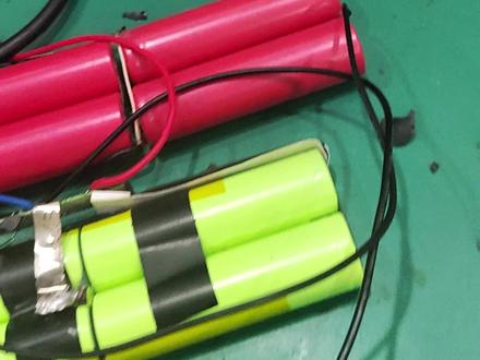 笔记本换电芯,技术分享。#技术分享 #家电维修 #电脑 #电工 #修理工日常 #焊接 #电器维修 #笔记本换电池 #知宁电器