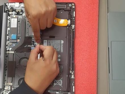 沉浸式换屏!华为笔记本碎屏到满血复活的全过程。 太治愈了,专业换屏,丝滑如新,全程实录!#笔记本维修 #专业换屏 #笔记本换屏 #专业维修