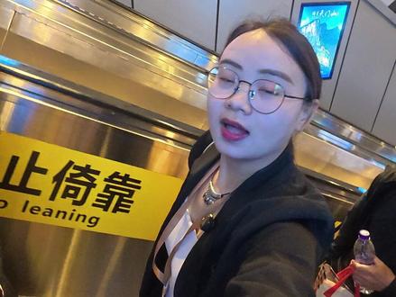 张家界天门山旺季避坑攻略✨
不想排长队就选B/C线!入园不限时
赶早第一批进园,4-5小时轻松玩完
错峰出行,全程不挤不堵超舒服~#张家界天门山 #张家界旅游攻略 #张家界私人导游