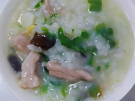 皮蛋山药瘦肉粥。#美食教程 #我的厨房日记 #早餐 #营养粥 @抖音创作小助手