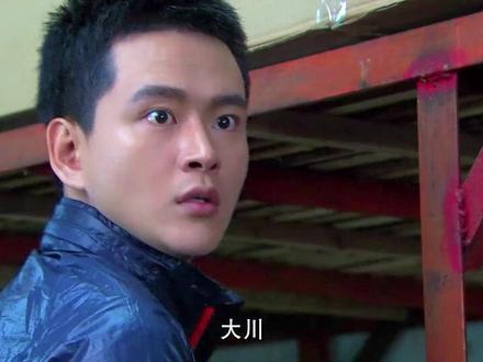 警察查个马的功夫,竟被所有人追着打!#影视解说 #抖音精选