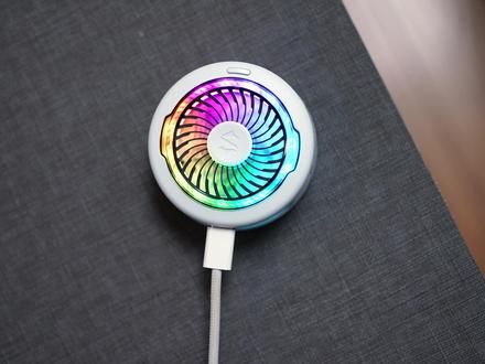 黑鲨6散热器测评:百元散热小钢炮! 这是刚刚发布的黑鲨6散热器,售价159元,新一代的百元散热小钢炮,现在还在坚持更新散热器的厂商真的不多了,就挺适合喜欢打游戏和直播的同学,很轻便的小玩意!#黑鲨散热器6 #黑鲨6散热器 #黑鲨 #散热器