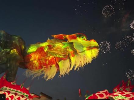 这就是徽州的顶级年味!唐模“独占鳌头”名不虚传,鳌鱼飞天那一刻,直接封神!🔥#鱼灯非遗 #逛灯会过非遗年 #在民俗里看见中国年 #喷火表演 #古城夜景中的新年氛围