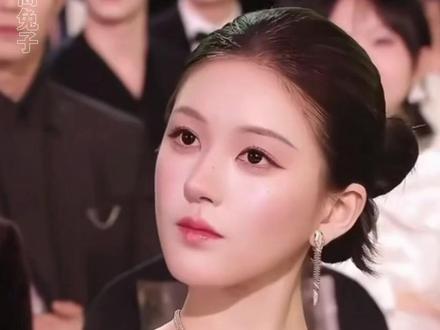 明明是年龄最小的那个,现在却变成了藏满心事的大人#赵露思 #许我耀眼 #成长