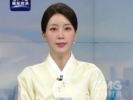 #武BOT让外网惊叹中国机器人进步神速 2025年春晚的《秧BOT》,2026年春晚的《武BOT》,短短一年,中国人形机器人就从集体甩手绢,发展到了十八般武艺样样精通,还能在舞台上精准地“人机共武”,这其中上了不止几个台阶的技术发展让不少外国媒体和网友惊叹!有评论指出,总台通过春晚展示硬核科技实力,展现了对“中国智造”的自豪感,中国在机器人技术领域居于世界领先地位,这实至名归!(来源 CMG国际时讯)