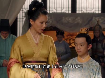 离皇位最近的女人,北宋身披龙袍的太后的政治平衡术 1019年,大宋天空出现异象,金星白日现身,司天监密报:“女主昌”——这天下,要换女人做主了。今天一起看看,这个离皇位咫尺之遥的刘太后,是如何在一次又一次的风暴中,走上权力巅峰的!
#刘娥 #宋真宗 #寇准 #北宋 #抖音精选