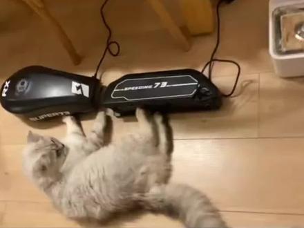 简直啦,充电充电这么方便#super73 #骑帅不骑快 #小车神