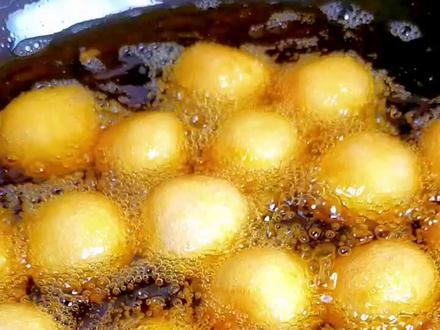 这样炸元宵不易爆,赶紧回去试一下#美食制作分享 #传统小吃 #美食分享