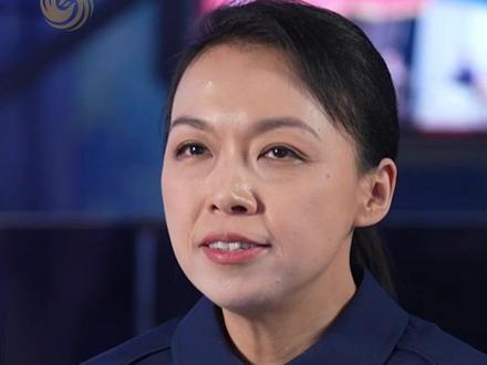 凤凰独家专访丨来自香港的航天员黎家盈谈“最大挑战”:半年封闭太空生活 心态很重要。5月23日,中国载人航天工程办公室公布,神舟二十三号载人飞行任务的航天员乘组中,有一名来自香港的女性航天员黎家盈。当被问及遇到的最大挑战,她坦言,太空环境封闭、狭小,需与两名小伙伴长期工作生活,心态稳定更为关键。#凤凰独家专访 #神二十三 #香港