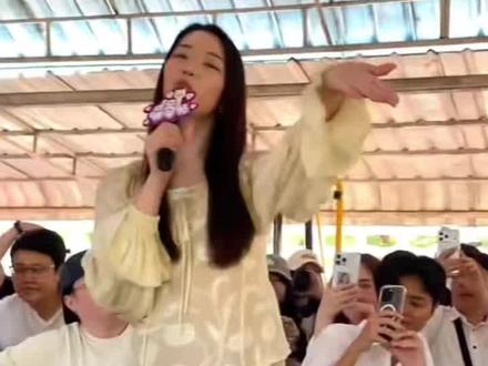 🗣:姐,你的甜心给你送了什么,那个白色袋子里是什么
🦙:不告诉你,她不让我说,秘密
#Ginny #jayna #Ginjay
#爱情毒药 #生日现场