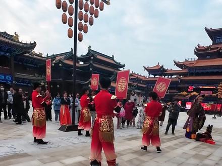 百花园大揭秘第三期:王府招婿现场有多欢乐?@曲艺百花园-幸福大王 第一视角带你看排练现场笑翻天,对了!别忘了明天下午(17日)凭预约票免费入园,大年初一在百花园笑迎新年! #春节 #一秒穿越到岳池过大年 #新春体验官 #岳池