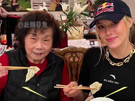 明明是外婆去世,为何谷爱凌一直坚持叫“奶奶”?看到她从小随母姓,才懂母系家族的温柔守护#谷爱凌 #谷爱凌奶奶 #谷爱凌妈妈 #内容启发搜索 #影娱热点团