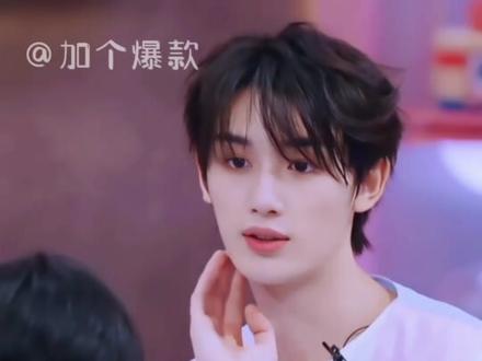 孟姐 一款一直把李荣浩当李白的小女孩#李白 #孟子义 #李荣浩 #综艺 #演唱会