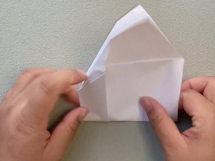 一分钟就可以折好的可以扇动翅膀的纸飞机,快给孩子试试吧#亲子手工 #纸飞机#幼儿园手工 #折纸教程