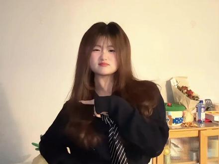 只有三个动作,点击右下角拍同款 #简单好看的舞蹈 #一学就会系列 #嘉桐摇 #舞蹈教学 #青年创作者成长计划