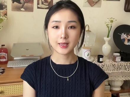 🏠总结:
肇兴侗寨:开发较好,住宿不少,但节假日房型还是相对紧张,价格也是涨价3-4倍,普遍800左右,住宿条件一般。如果对睡眠环境要求比较高,尤其是渴望安静隔音好的,别考虑住寨子里。
岜沙苗寨:商业开发少,所以室外会相对安静。入住了原奢度假酒店,在节假日也无溢价,一直就500多一晚。房间是套间,有客厅,景色非常好,门外就是山和梯田,在半山上,非常非常安静。
从江县城。算是一个折中点。距离岜沙苗寨苗寨8公里、肇兴侗寨30多公里,去梯田80公里。如果要去以上多处景区,或预算有限,或住宿条件要求高,可以考虑。县城的酒店房价便宜、设施好,节假日溢价少,只要200-300元。不用来回换房,能避免折腾。但县城也没有什么娱乐和吃喝,有也都集中在古榕广场,可以在寨子里体验吃喝玩乐,回来纯休息。
加榜梯田:如果是自驾去梯田的话,想轻松点,考虑在梯田住宿。但这边住宿条件好的少,且民宿临街的不少。好在是景区晚上不通车,相对安静。云幻秘境、两花精品民宿、云上梯田算是打眼看过去不错的,好歹独栋,不会担心别人踩踏走路时的声音。
#贵州旅行 #贵州住宿 #黔东南 #网红民宿 #贵州美好推荐官