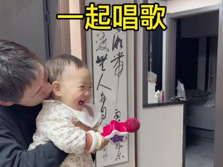 奶奶一回来,全家开启了演唱会,从不扫兴的奶奶,爸爸也超级配合,宝宝一笑,万事皆好,治愈一切不开心#隔代亲 #小婴儿 #笑容治愈一切#派了个派派