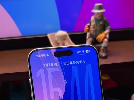 iOS 26.3 a 测试版后台安全更新已向开发者和测试者发布。这是首个后台安全更新,似乎是用于测试快速安全更新的替代方案。iOS 26.3 带来了安卓传输和第三方设备通知更新等更多功能。iOS 26.3 不仅专注于 iPhone 17、iPhone Air、iPhone 17 Pro 和 iPhone 17 Pro Max,也更新了所有 iPhone 型号。在这段视频中,我使用 iPhone 17 Pro Max 展示了 iOS 26.3 (a) 中的所有更新和变化。
#数码科技 #ios #苹果手机 #ios26 #iPhone