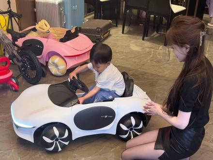 我儿子咋就喜欢跟阿姨玩…#高跟黑色丝袜穿搭 #小皮裙