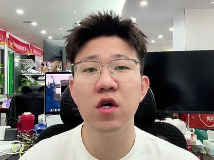 你敲给AI的提示词 其实不是你想说的话 斯坦福研究:打字时40%的脑力在操作手指,不是在思考。
语音输入不光快3倍,错误率还低20%——因为说出来的才是你真正想表达的。
这不是语音转文字,是"用嘴巴思考"的工作流。
🎙️ 硬件:猛玛 LARK A1(8g磁吸/2.4G直连/不吞字)
💻 软件:Typeless + 闪电说
视频里有办公实拍 + 三款设备对比(电脑麦 vs 蓝牙耳机 vs 无线耳麦),看完你就知道差距了。
#AI提效 #语音输入 #猛玛领夹麦克风 #办公好物 #打工人神器